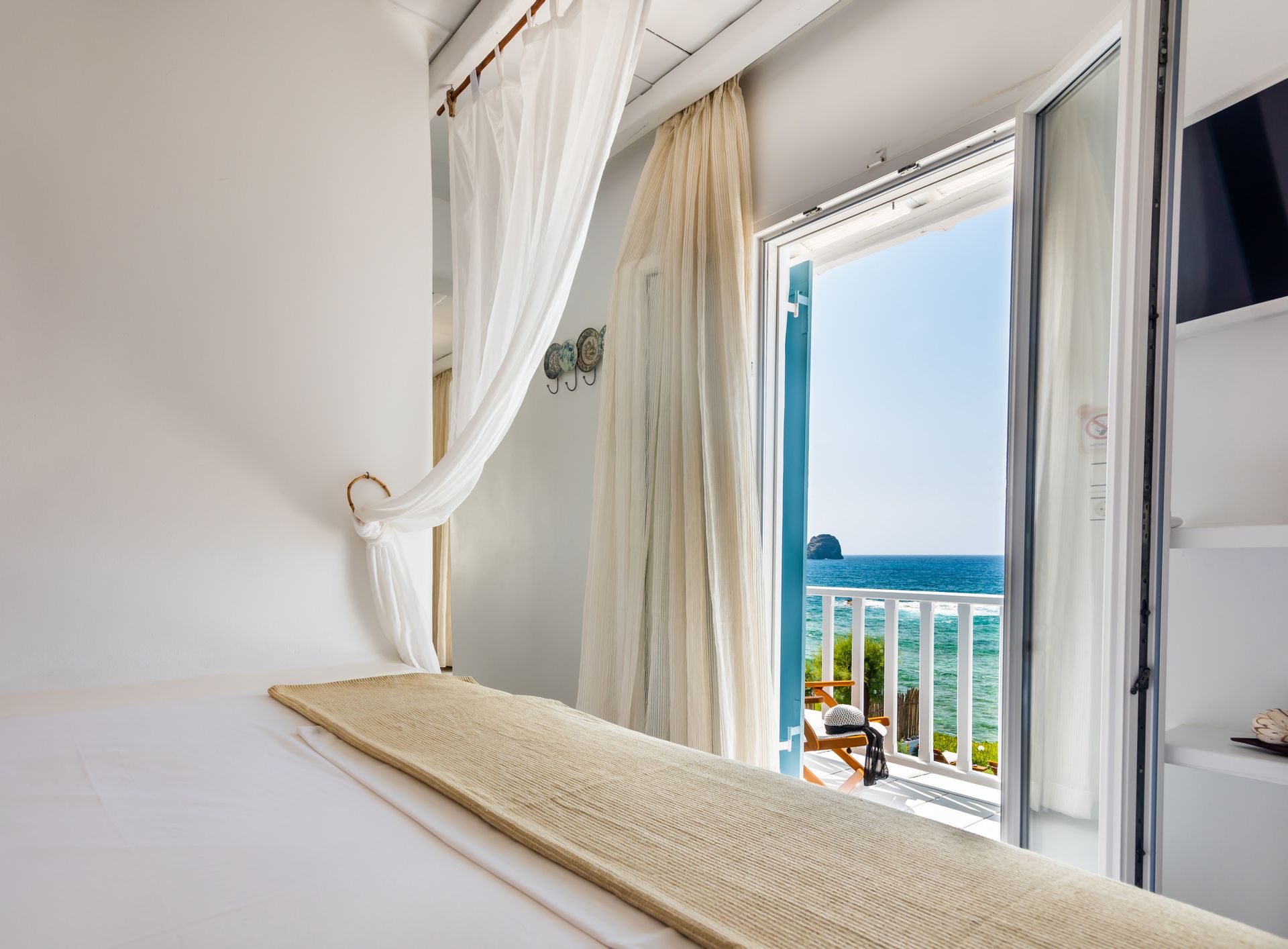 Zeus -  Deluxe Suite with Outdoor Hot Tub & sea view