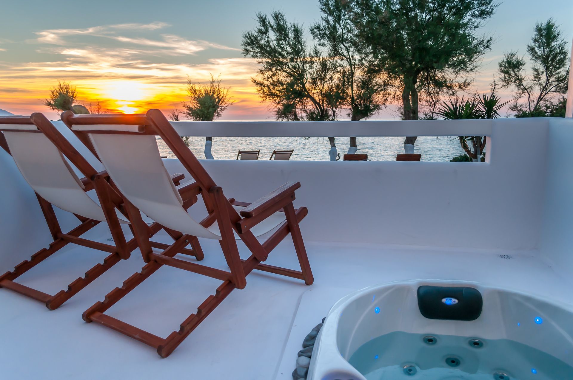 Athena - Suite with Outdoor Jacuzzi and Sea View