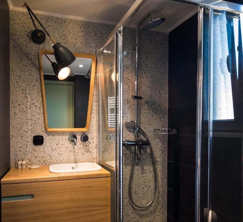 Deluxe Queen Suite