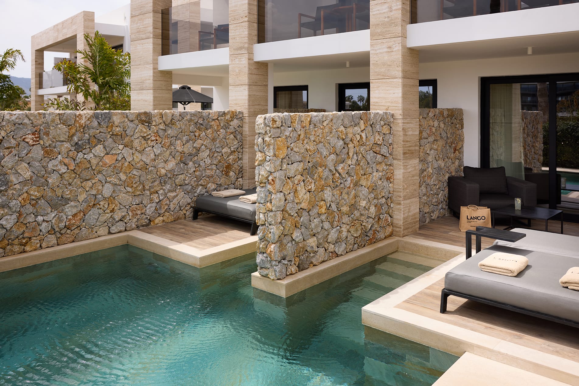 Deluxe Suite with Sharing Pool