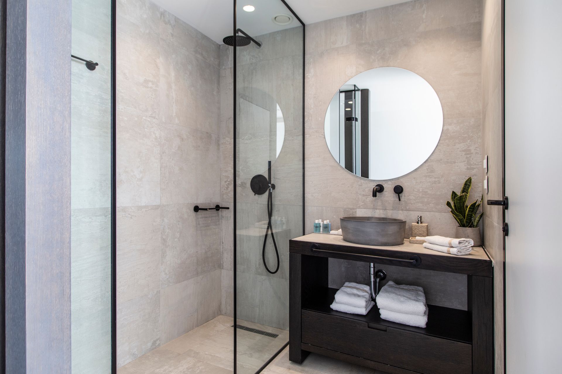 Design Suite with Private Pool