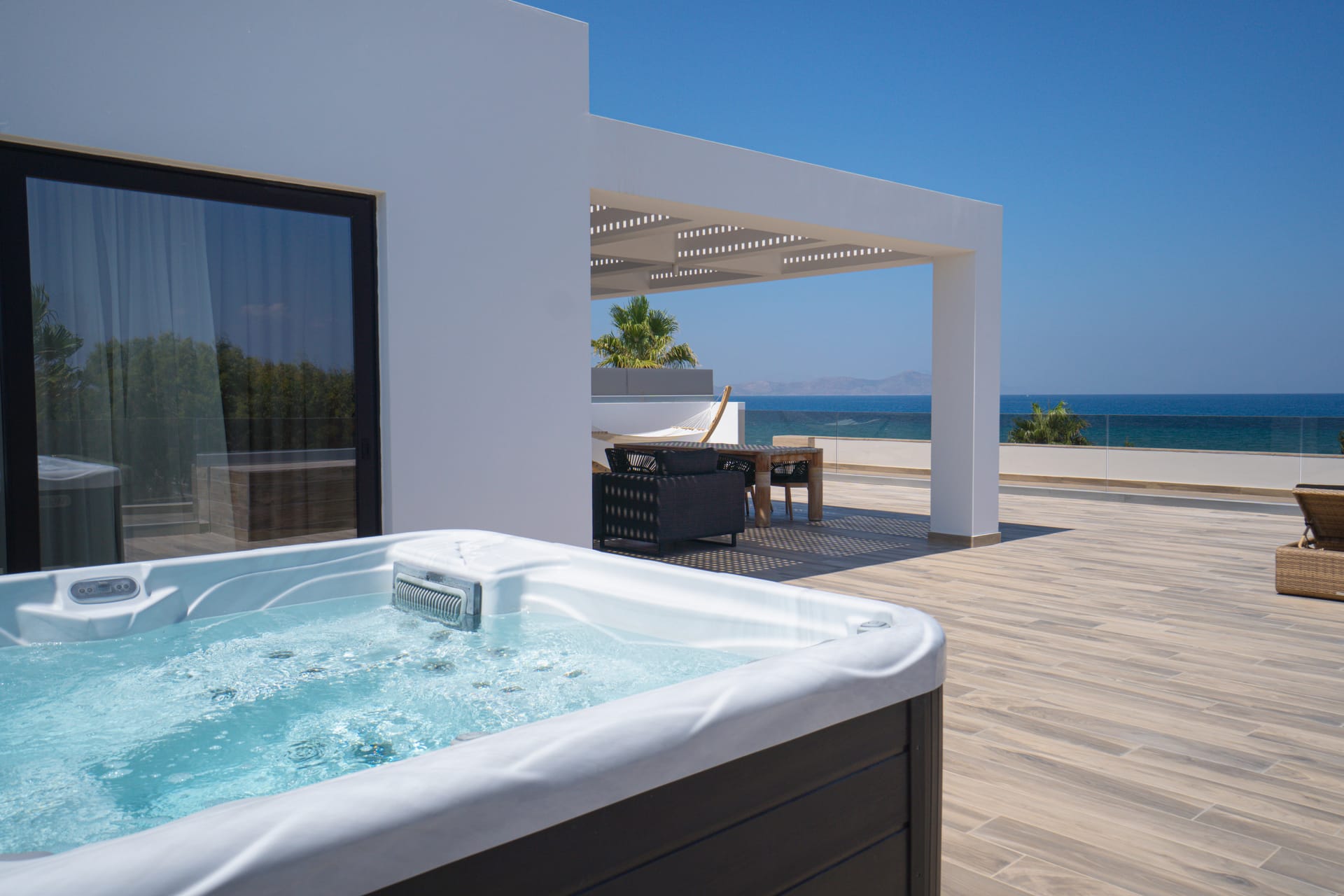 Penthouse Suite Sea View with Outdoor Jacuzzi