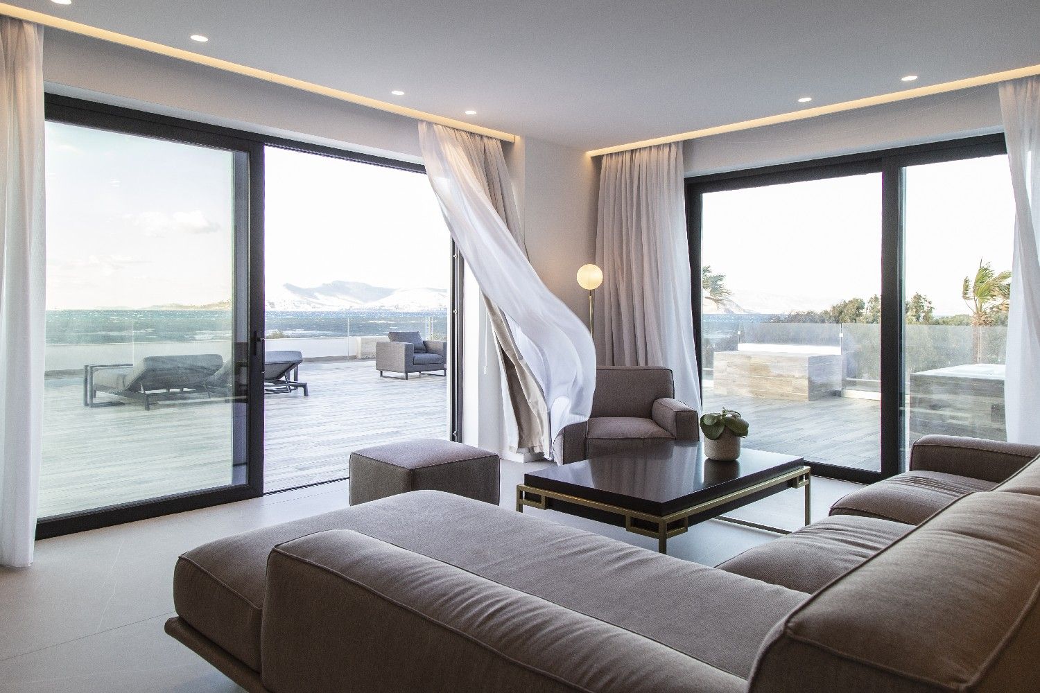 Penthouse Suite Sea View with Outdoor Jacuzzi