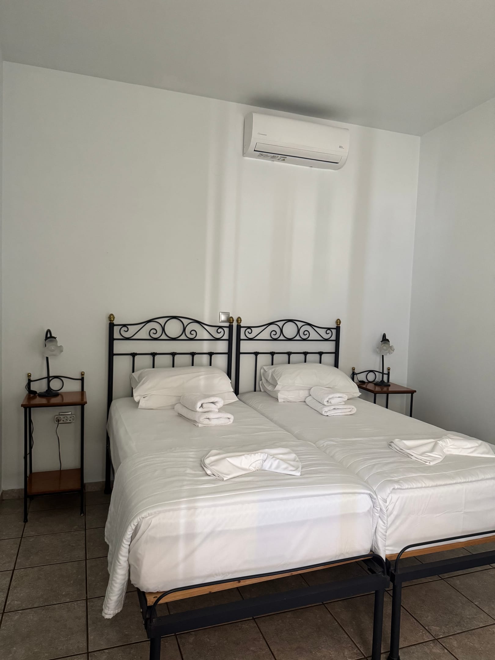 Economy Twin Room with Shared Terrace