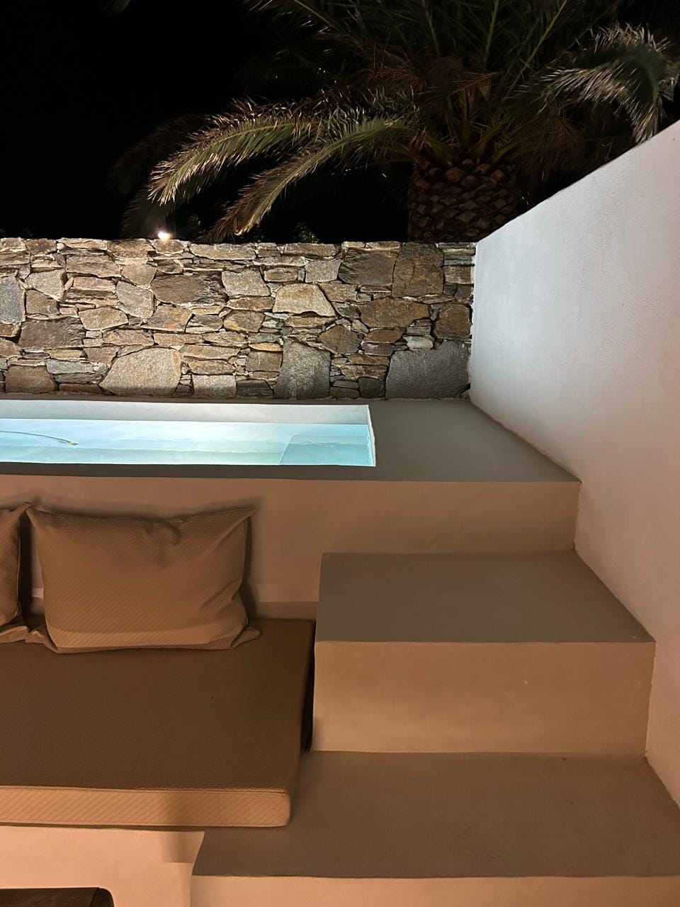 Superior plunge pool