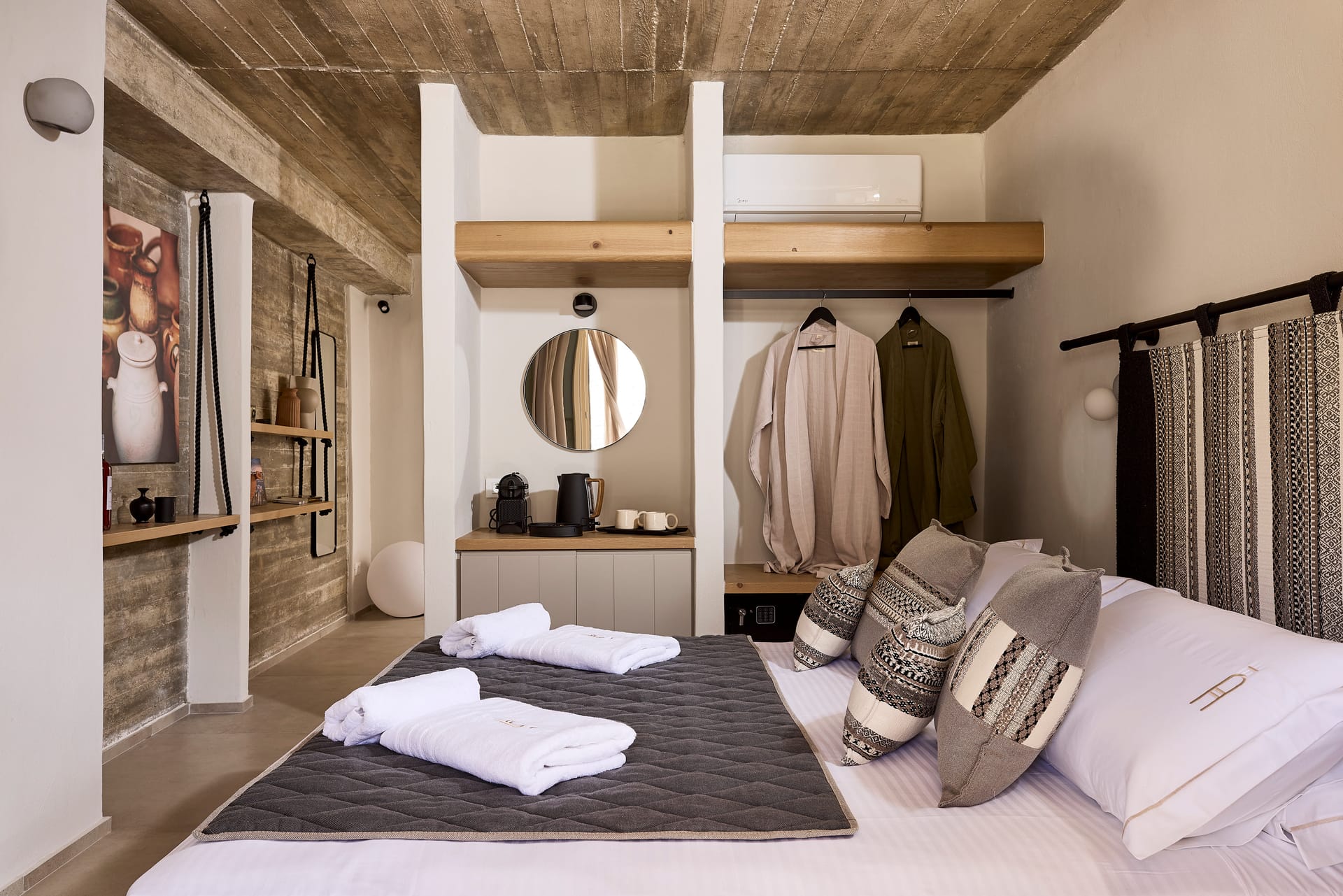Deluxe Double Cave Room with Side Sea View &amp; Hot-tub