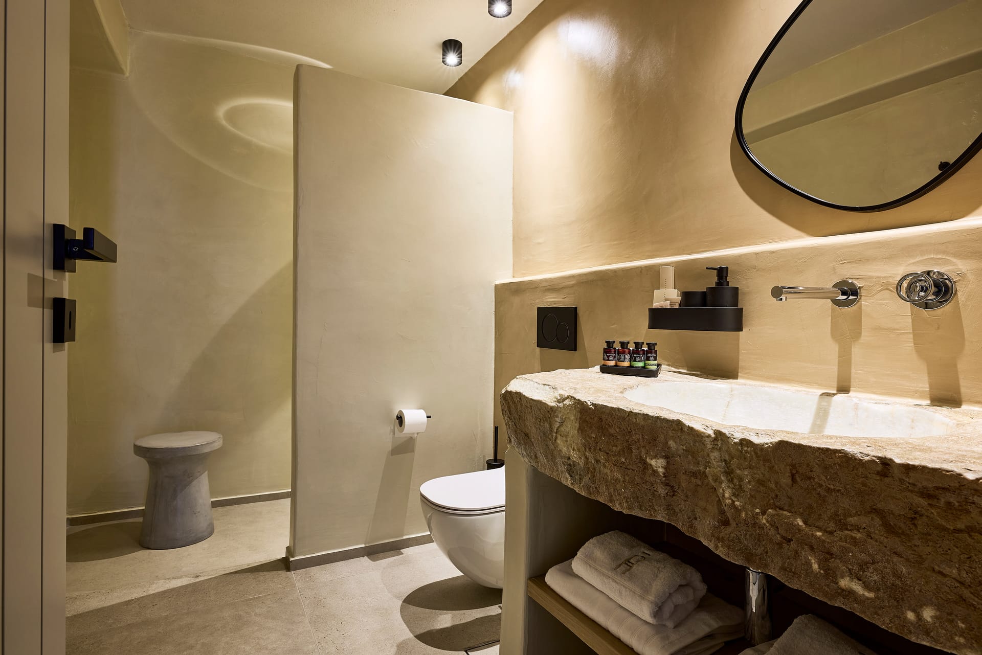Deluxe Double Cave Room with Side Sea View &amp; Hot-tub