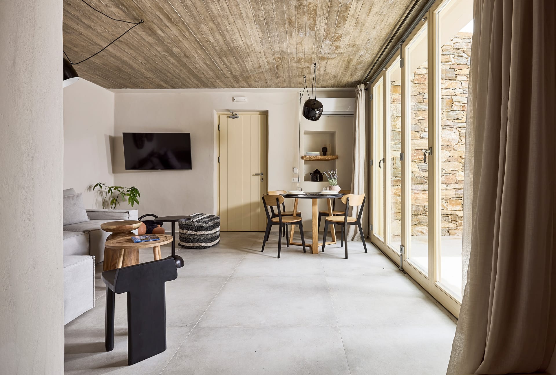 Superior Cave Suite with Hot Tub