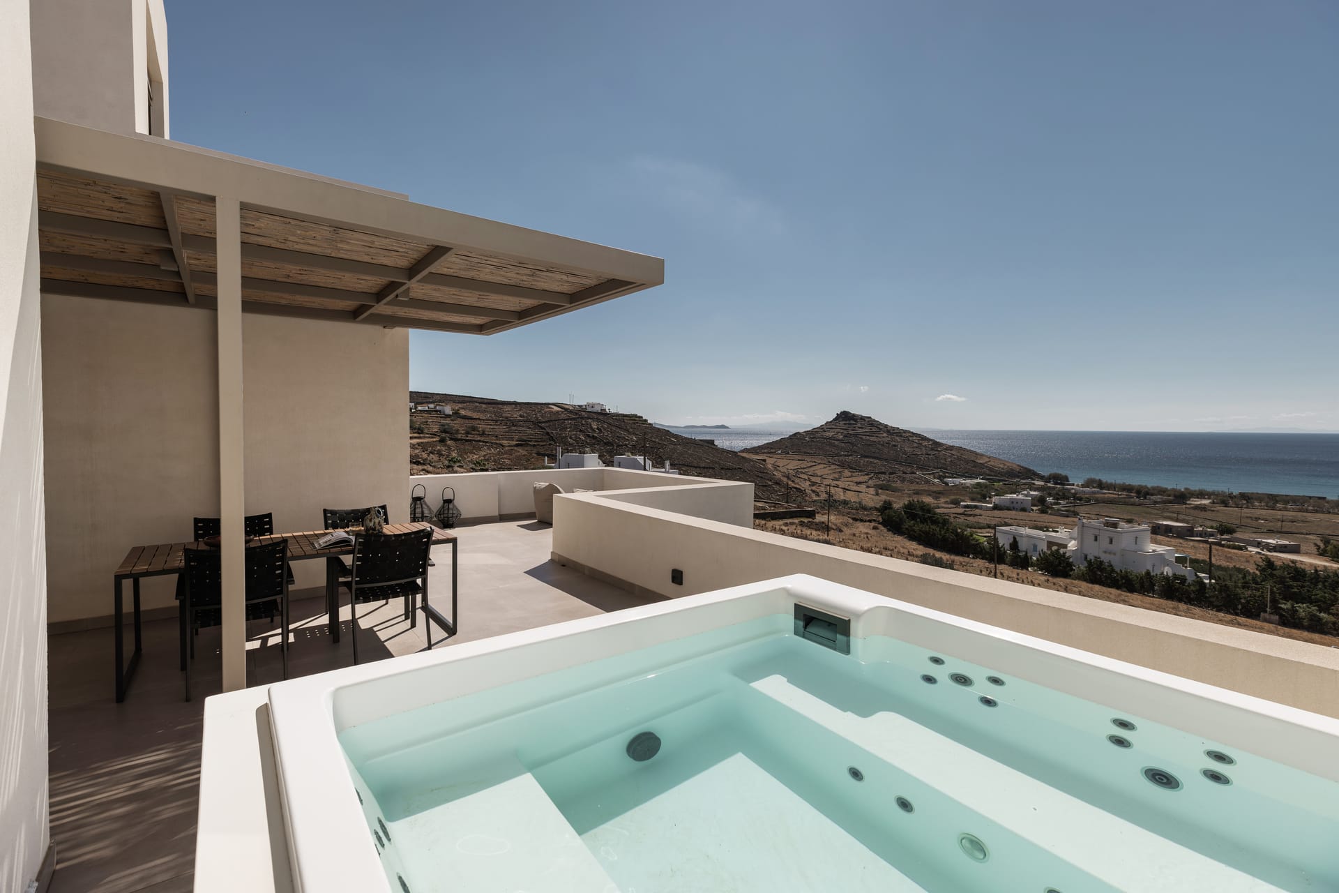 2 Bedroom Deluxe Suite with Outdoor Jet Tub | Aura Gres