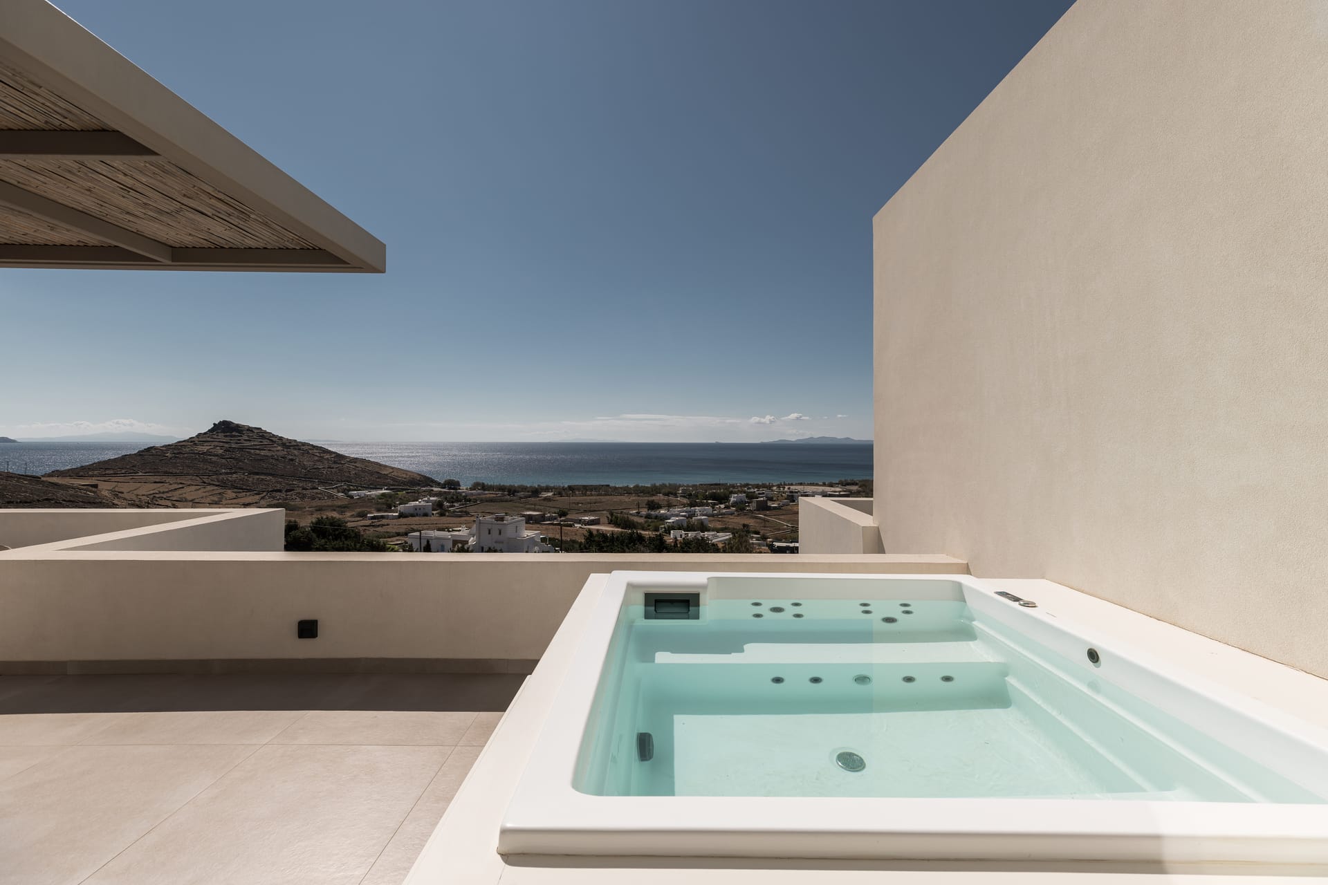 2 Bedroom Deluxe Suite with Outdoor Jet Tub | Aura Gres