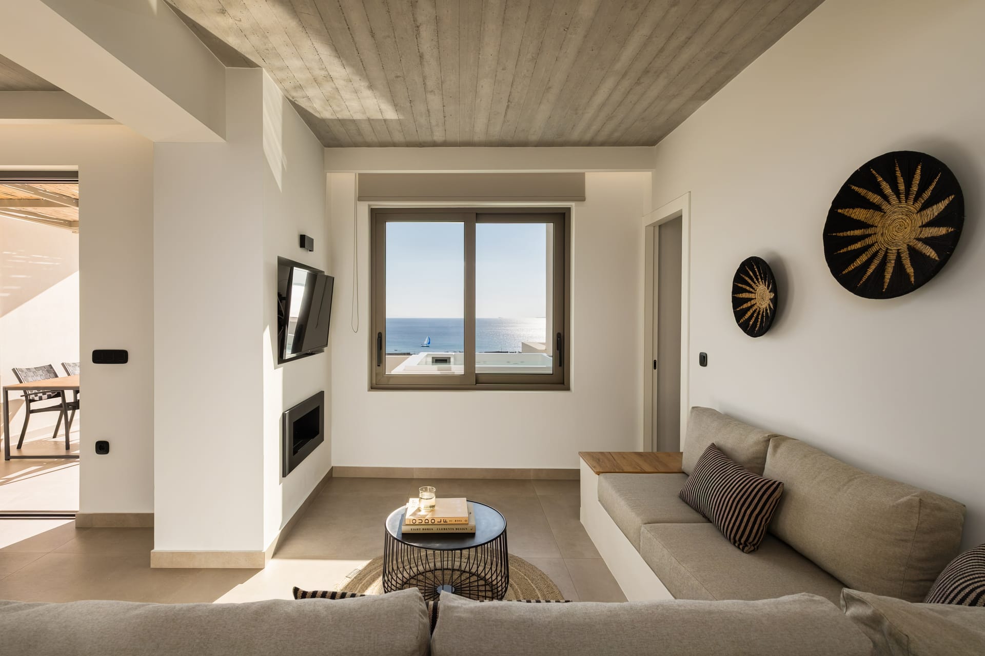 2 Bedroom Deluxe Suite with Outdoor Jet Tub | Aura Gres