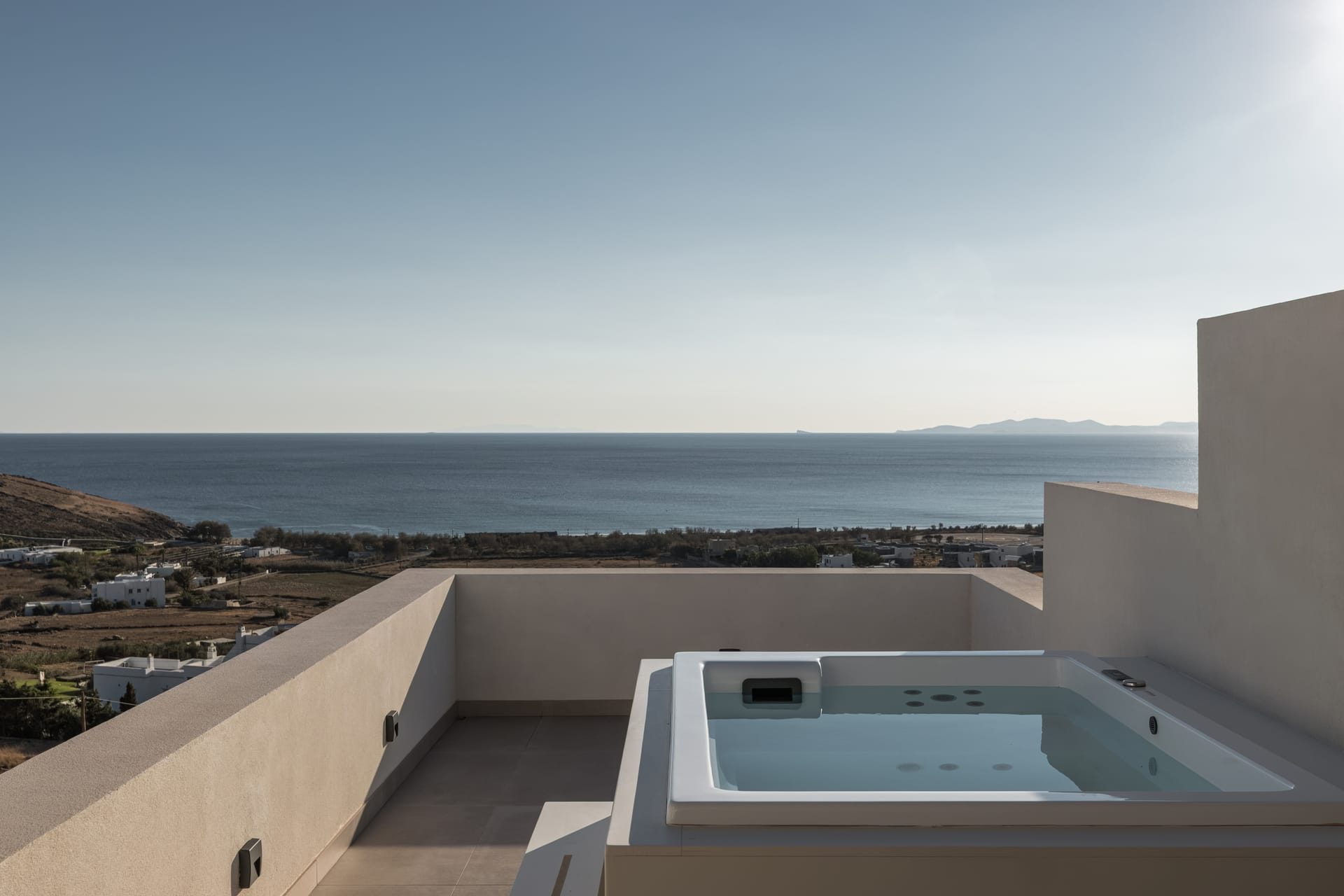 1 Bedroom Deluxe Suite with Outdoor Jet Tub | Sun Gres