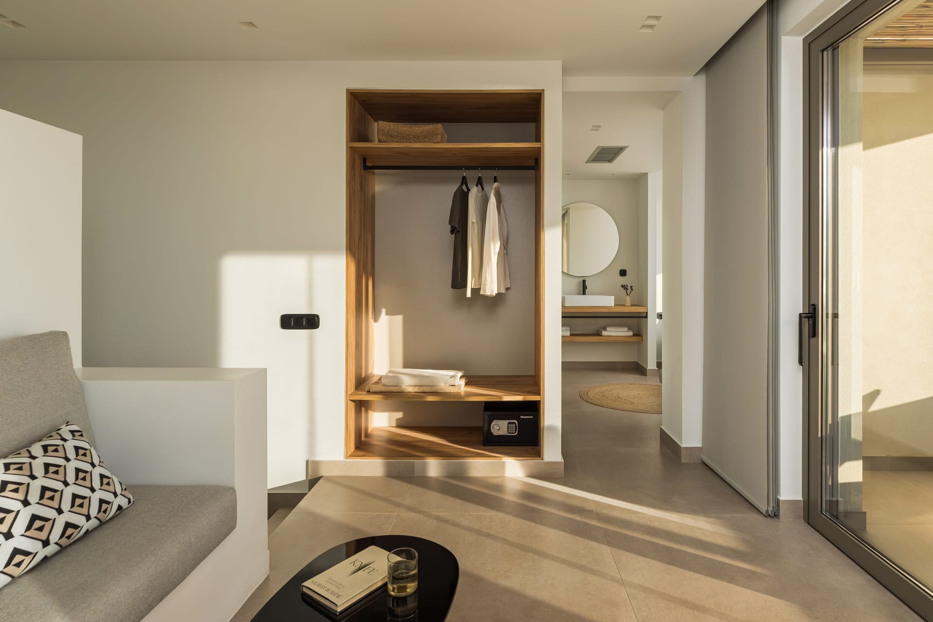 1 Bedroom Deluxe Suite with Outdoor Jet Tub | Sun Gres