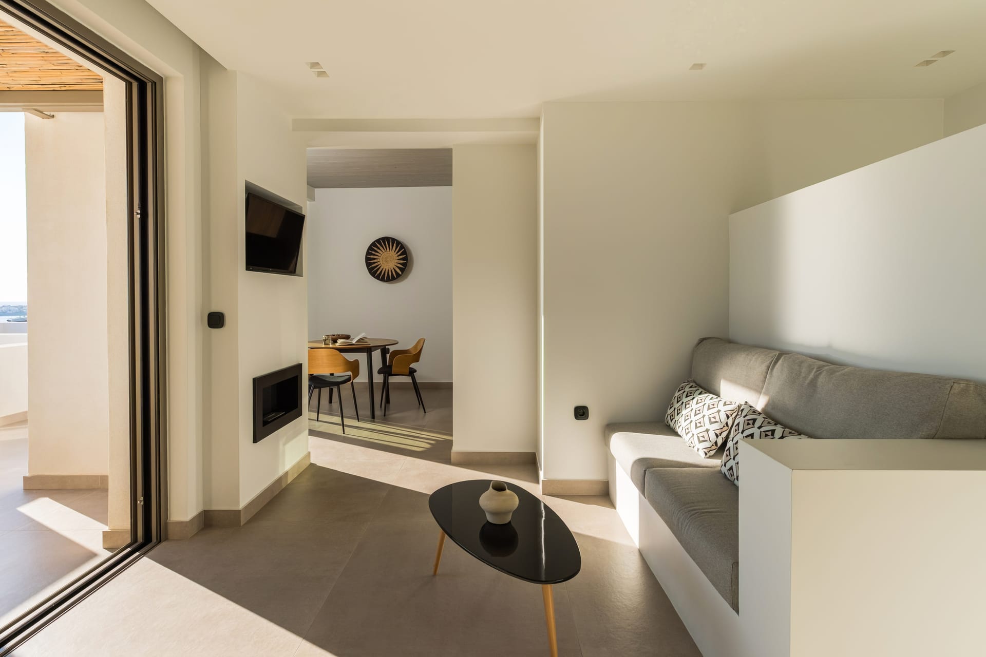 1 Bedroom Deluxe Suite with Outdoor Jet Tub | Sun Gres