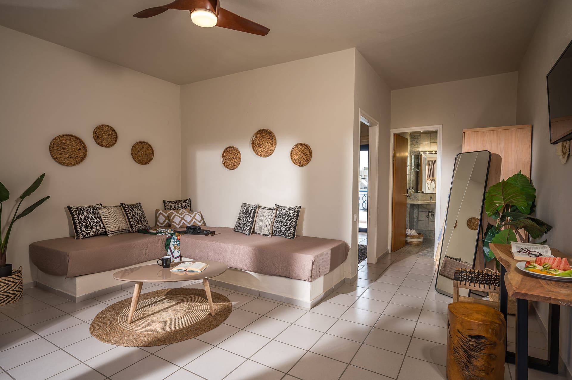 Family room with Garden View