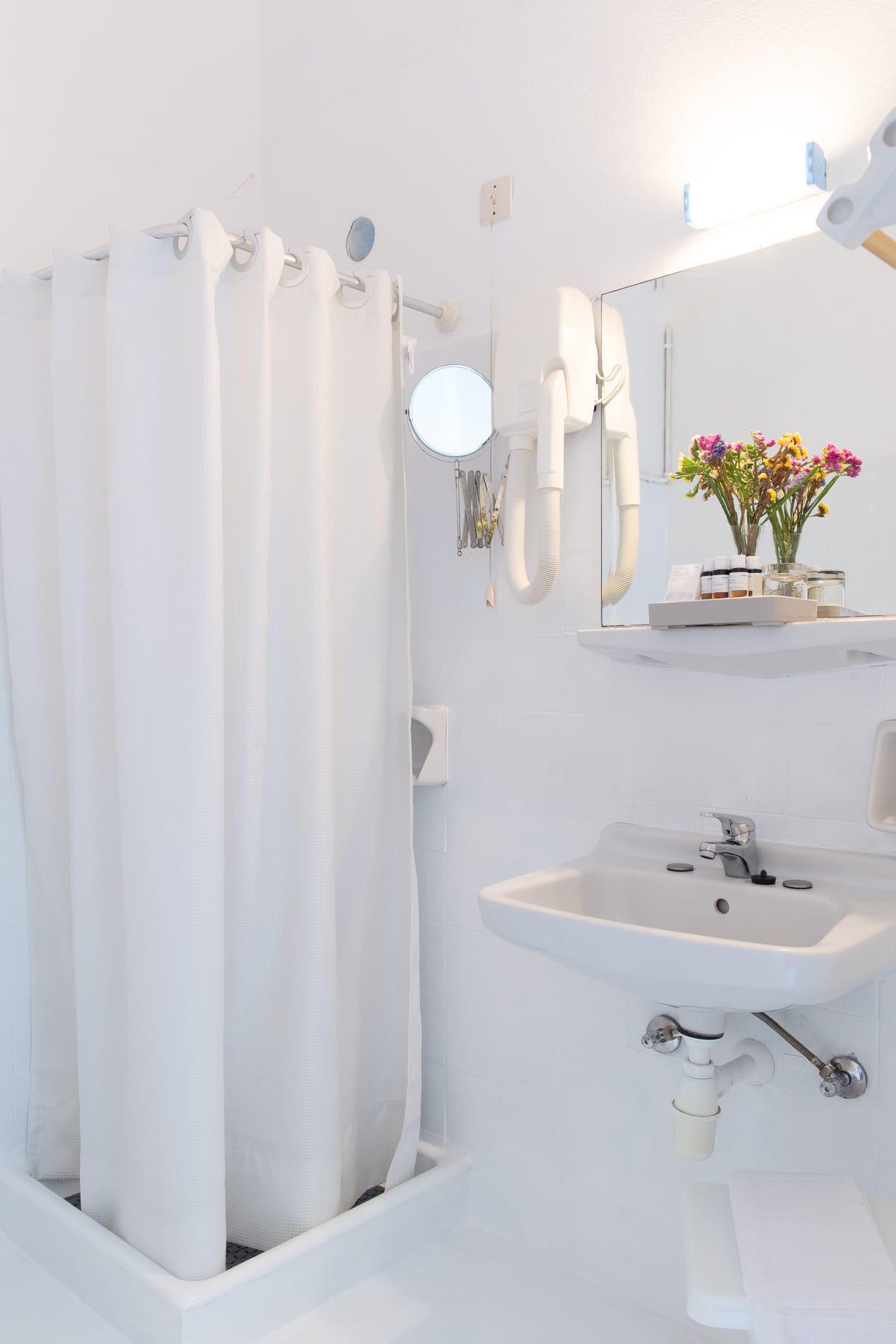 Twin/Double Room with Side Sea View or Mountain View 20m2