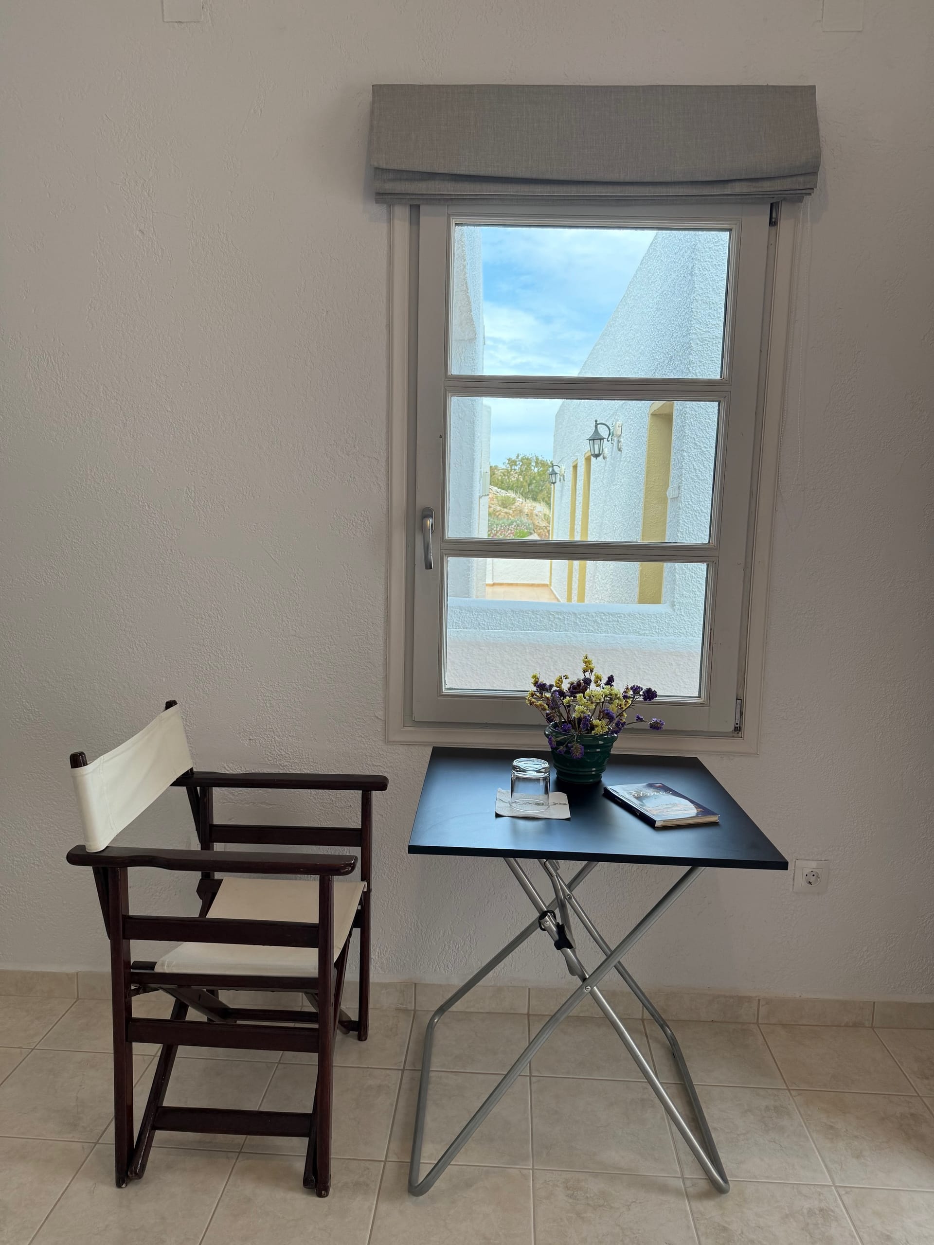 SINGLE ROOM