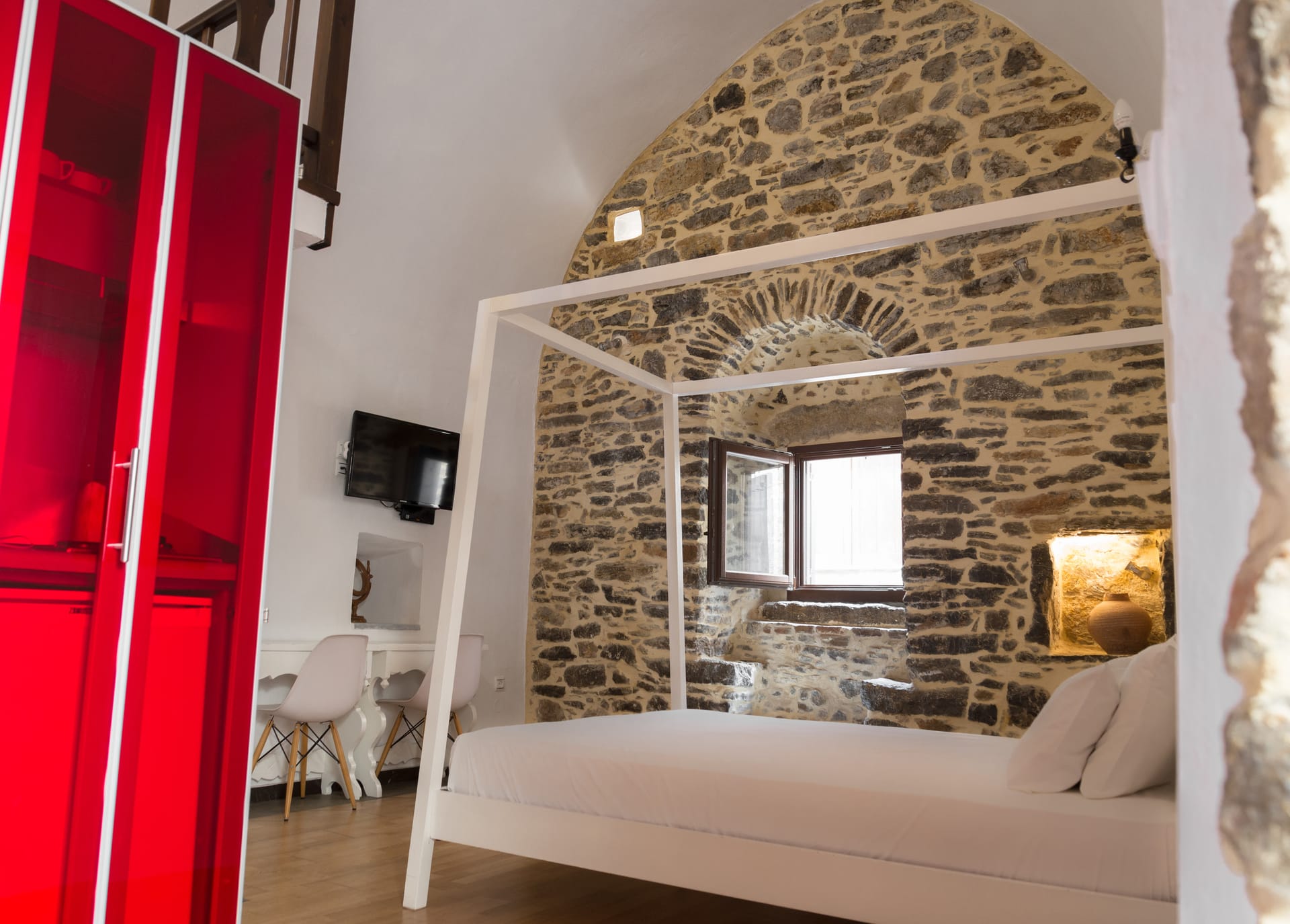 Megalo Kri Kri - Superior Studio