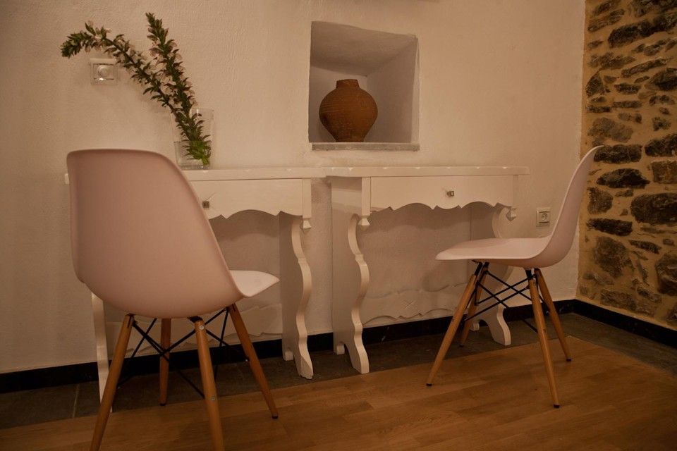 Megalo Kri Kri - Superior Studio