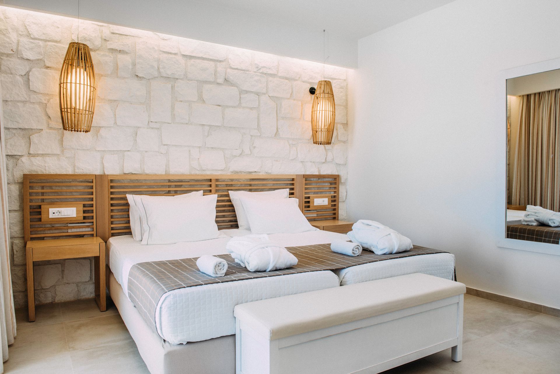 Superior Family Pool View