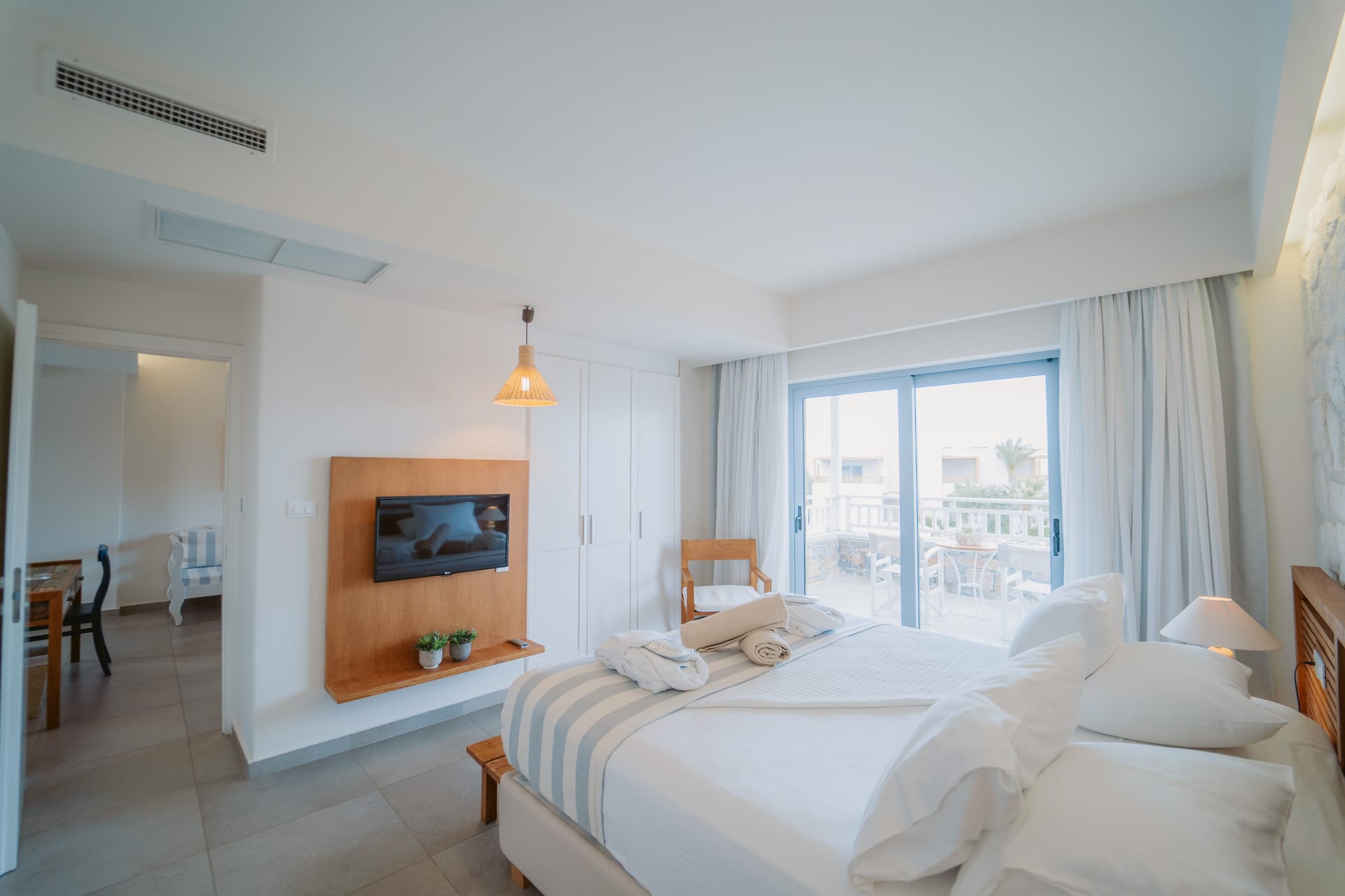 Superior Family Pool View