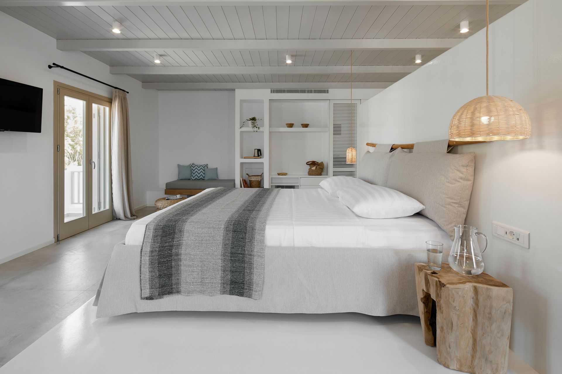 Exclusive Suite with Indoor Heated Jacuzzi