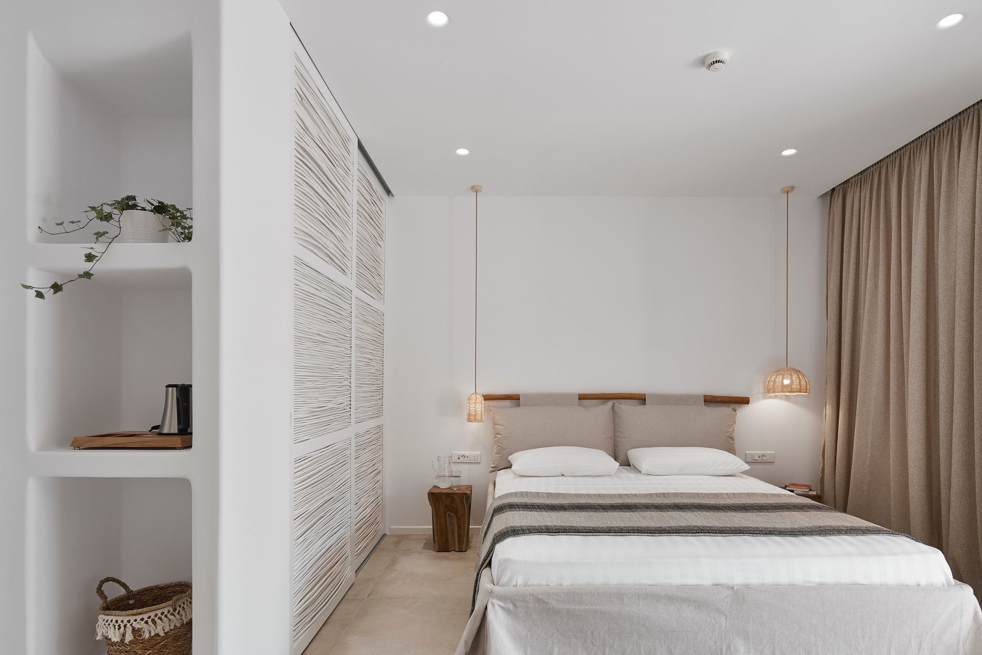 Deluxe Suite with Outdoor Heated Jacuzzi