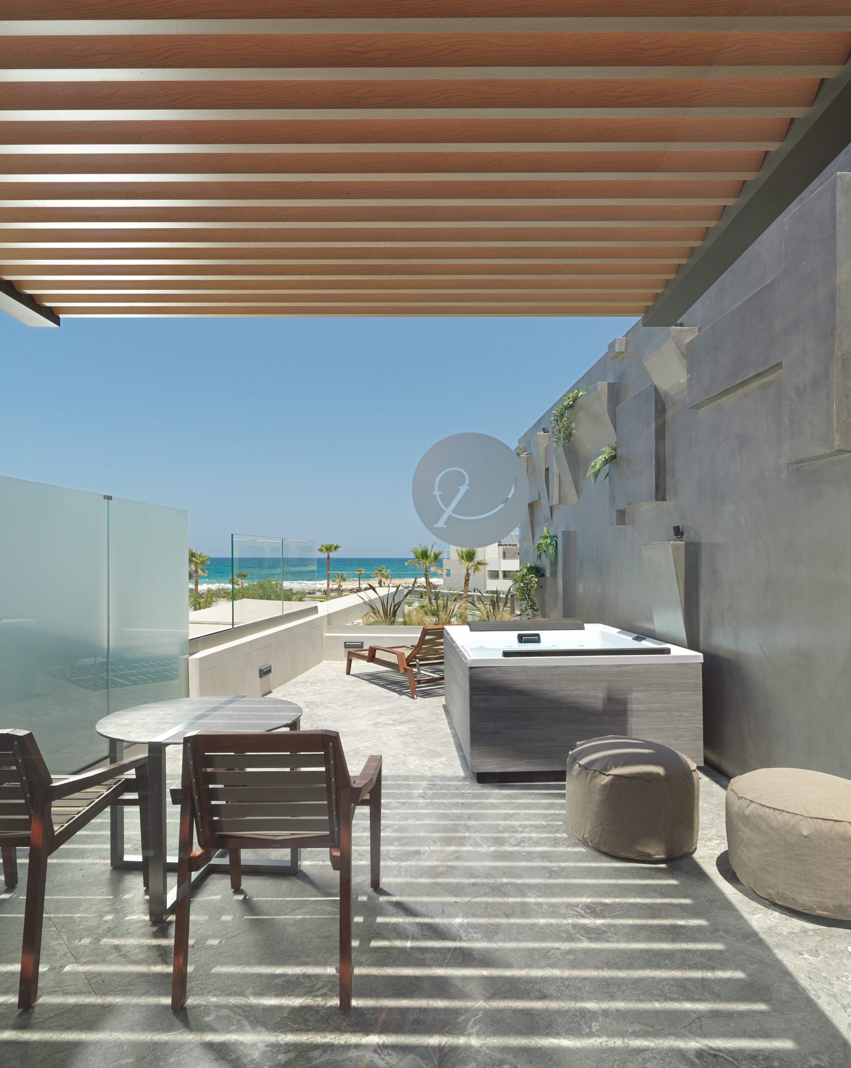 Executive Suite with Hot Tub &amp; Sea View
