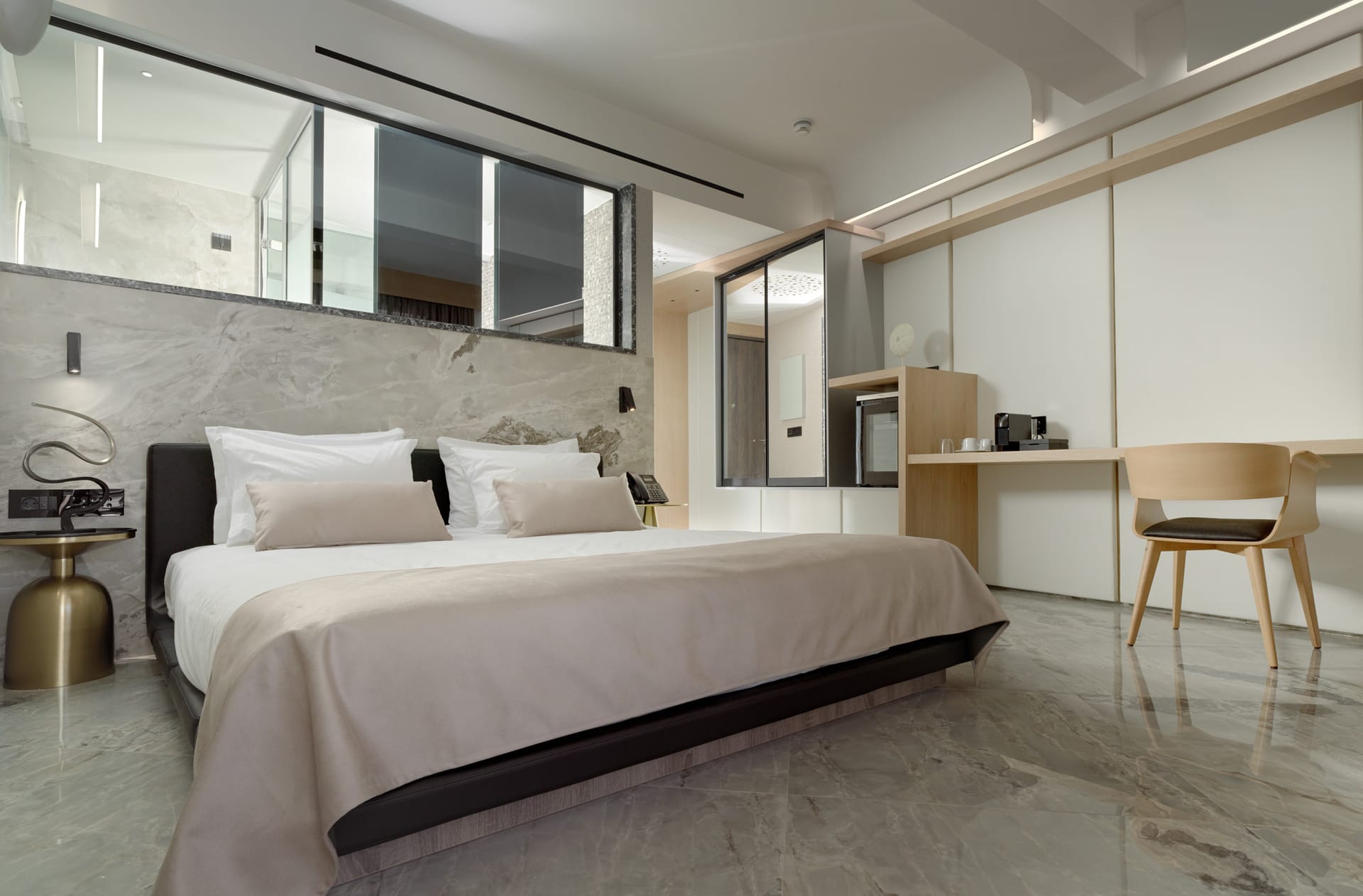 Executive Suite with Hot Tub &amp; Sea View