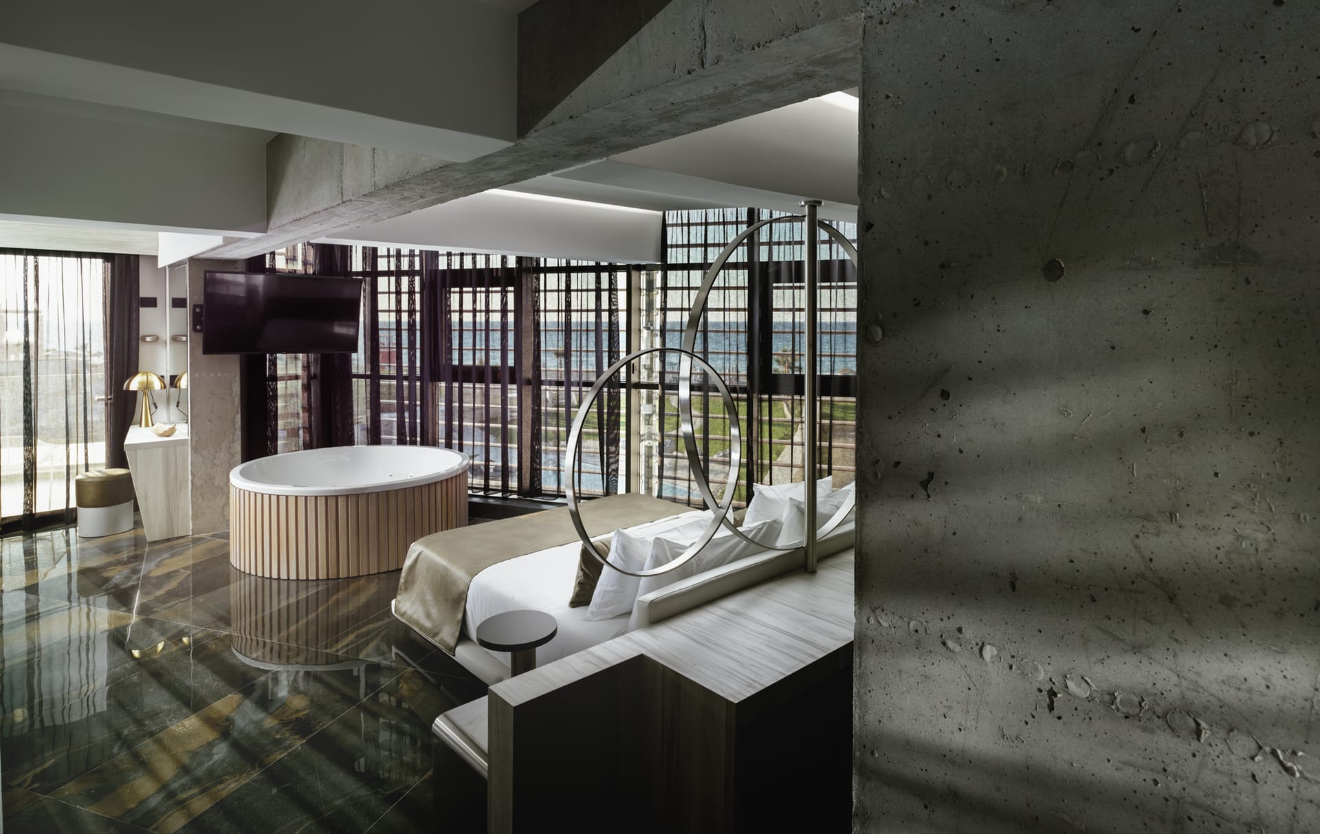 Deluxe Suite with Hot Tub & Sea View