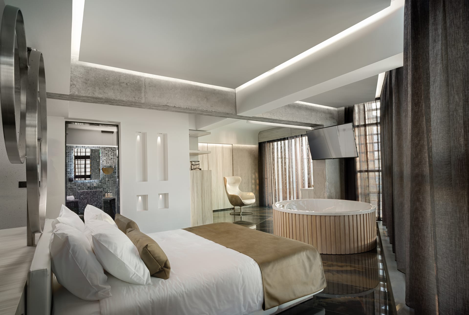 Deluxe Suite with Hot Tub &amp; Sea View