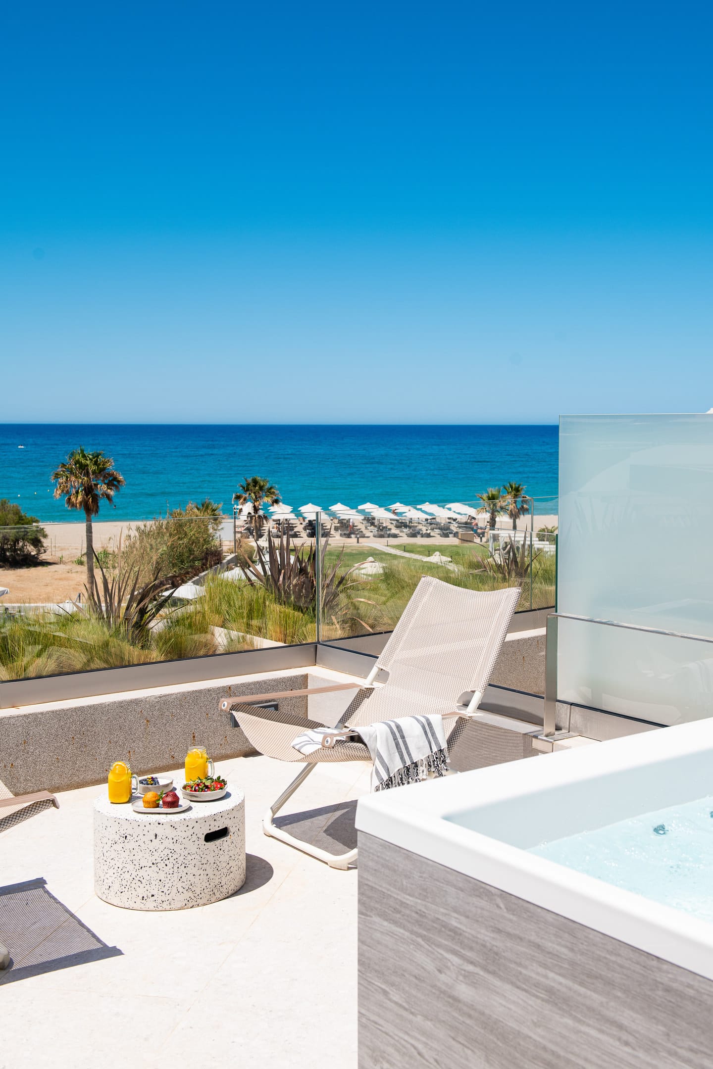 Maisonette with Hot Tub &amp; Sea View