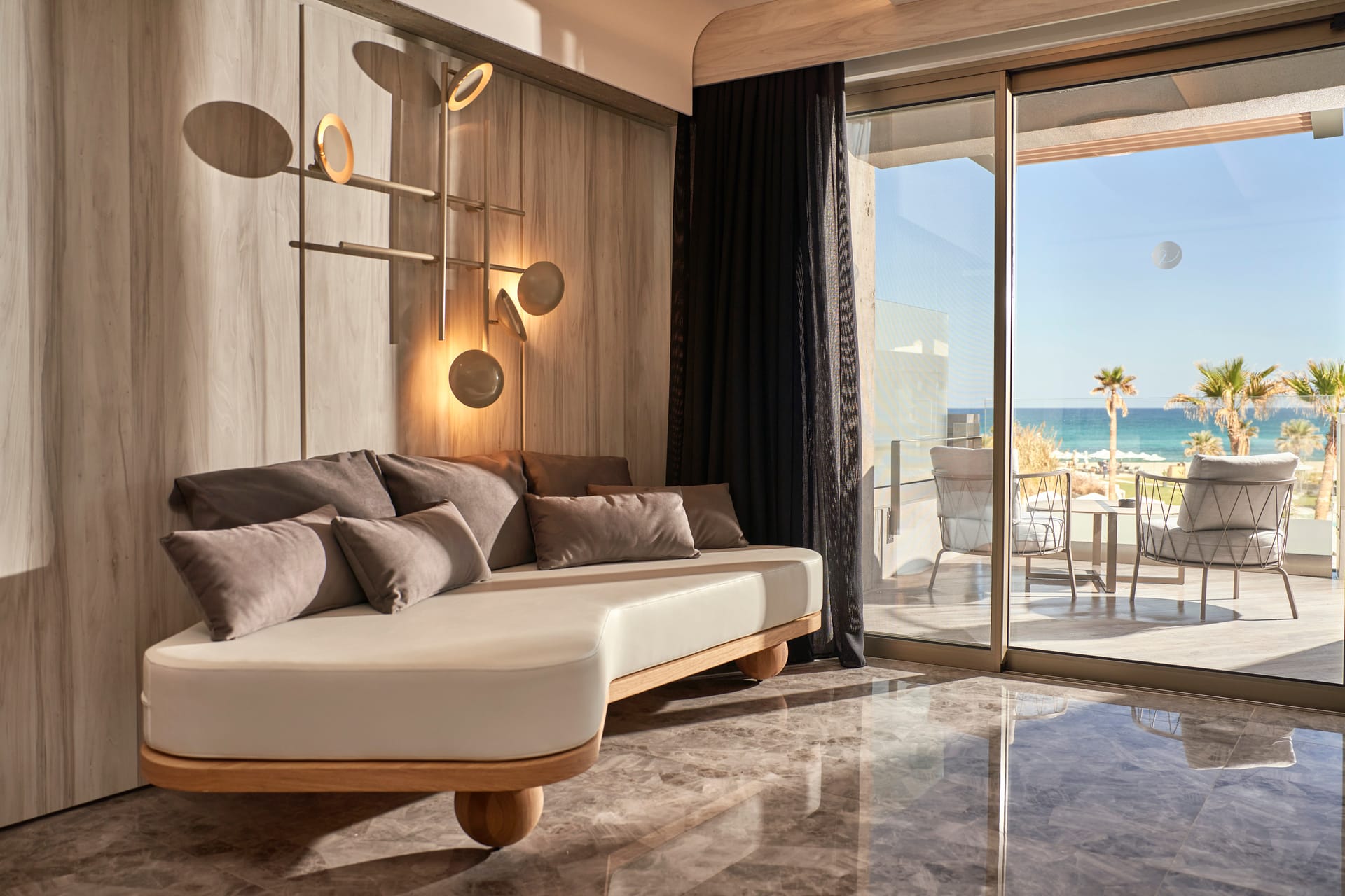 Nautilux Suite with Hot Tub &amp; Sea View