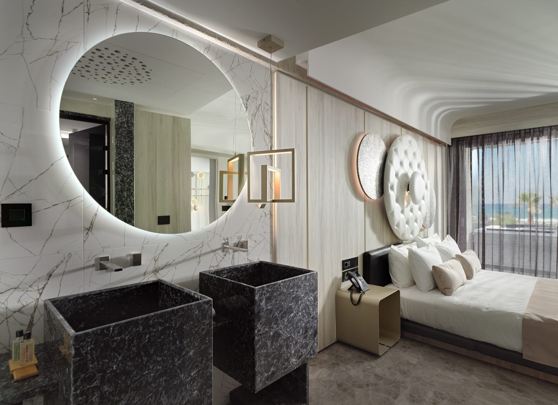 Nautilux Suite with Hot Tub & Sea View