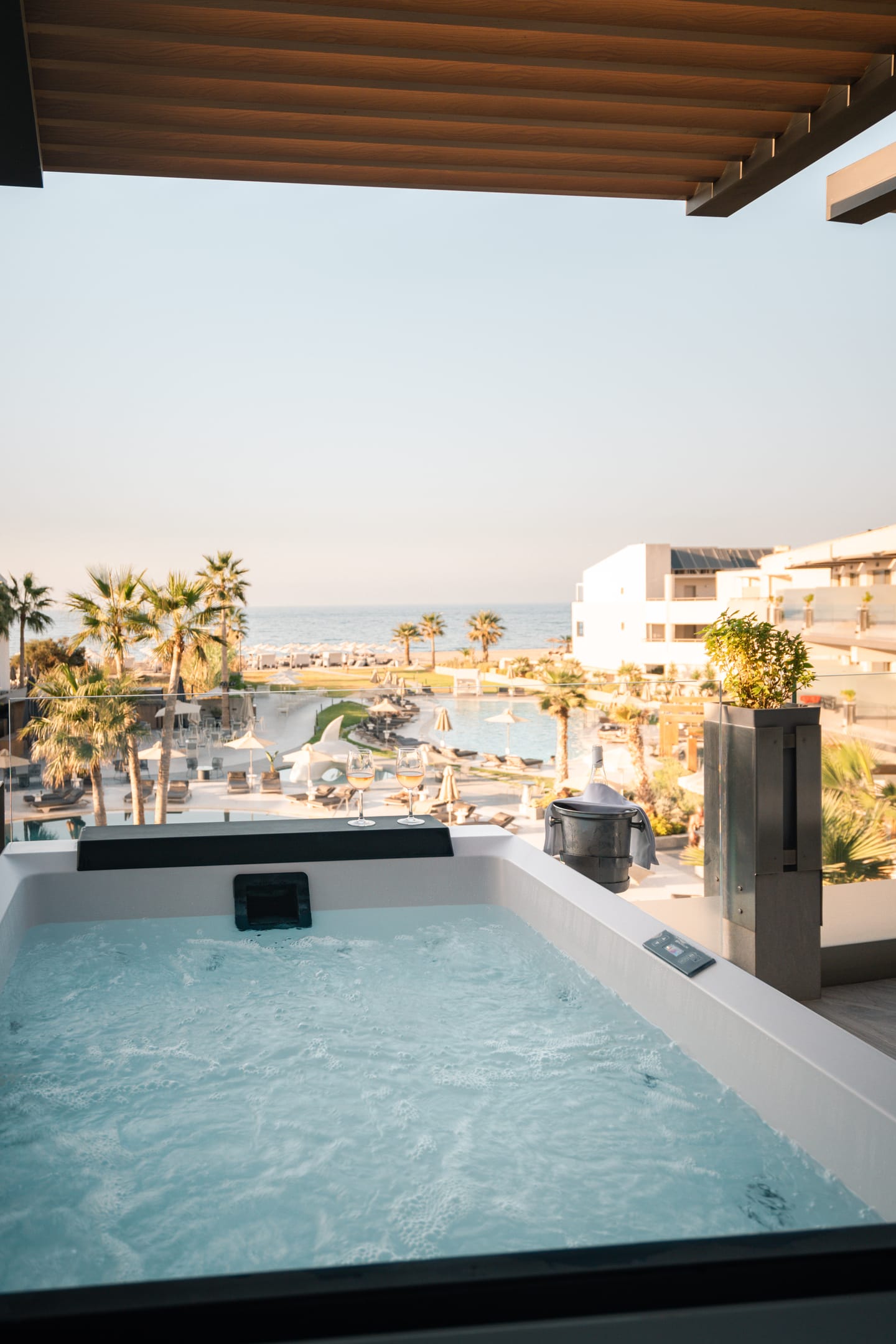 Nautilux Suite with Hot Tub &amp; Sea View