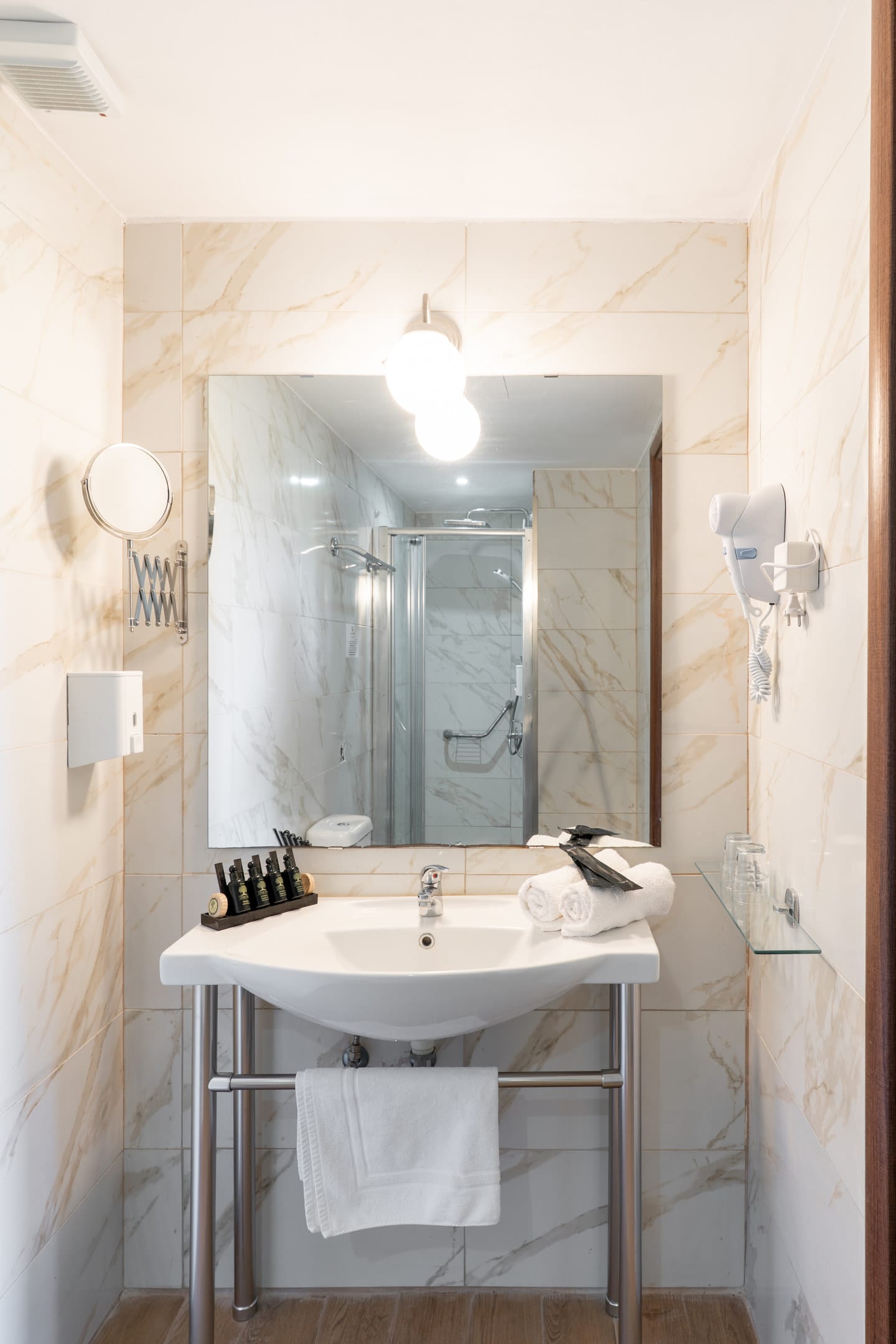 Double or Twin Room Orchard View