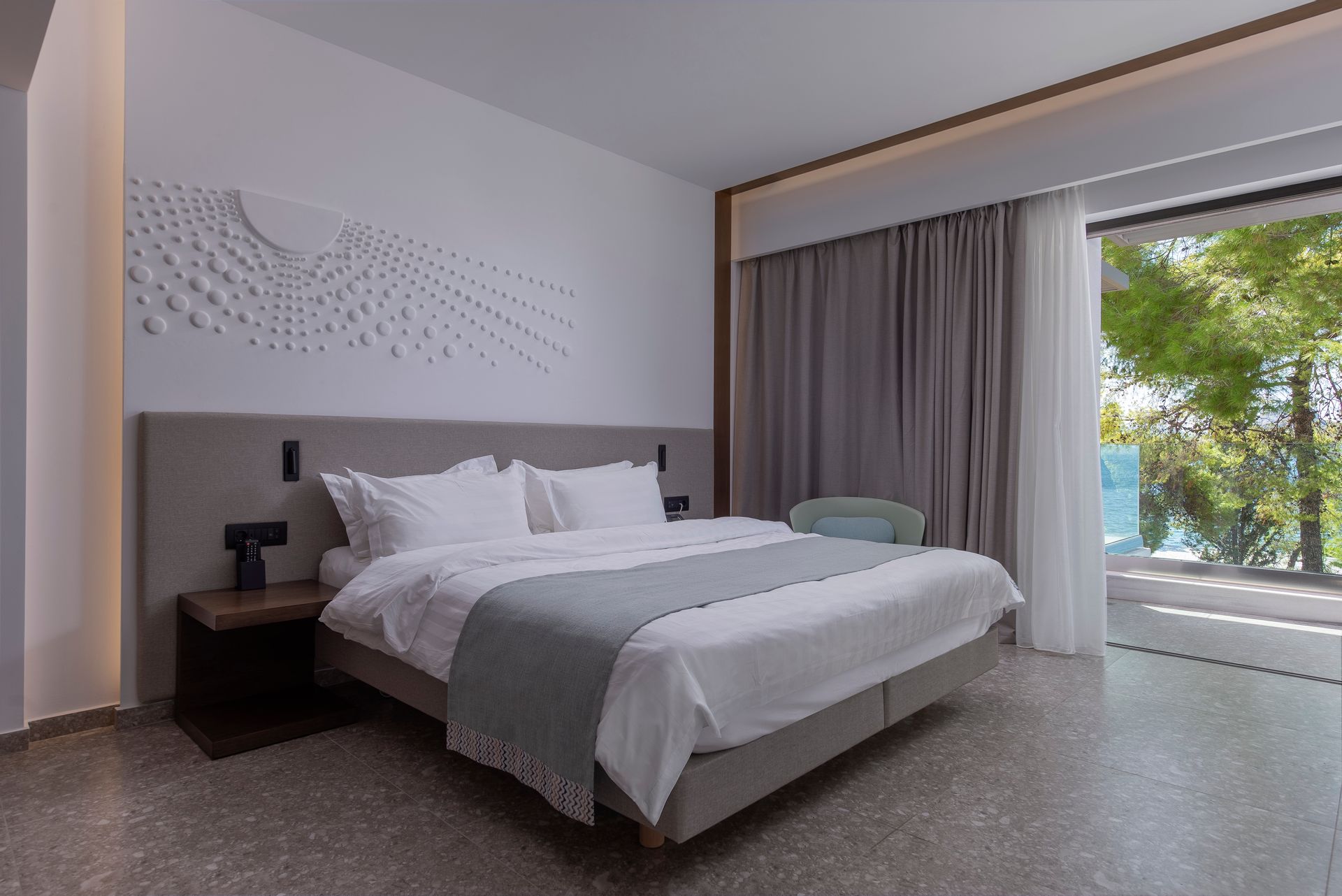 Deluxe Room With Side Sea View