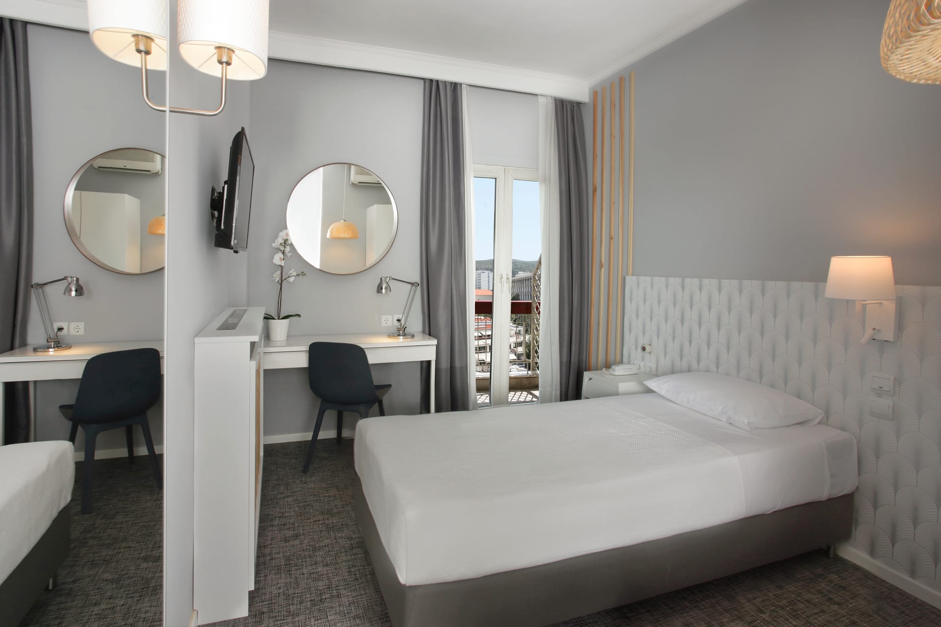 Single Room with Balcony & City View
