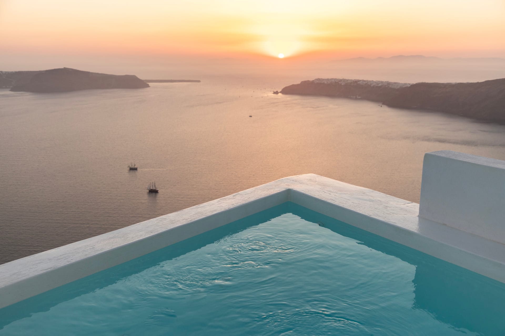 Honeymoon Suite with Outdoor Heated Jacuzzi