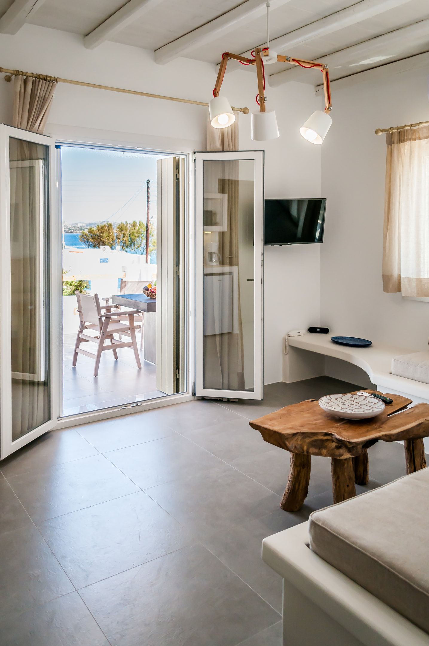 Master Suites Sea View Pollonia Village