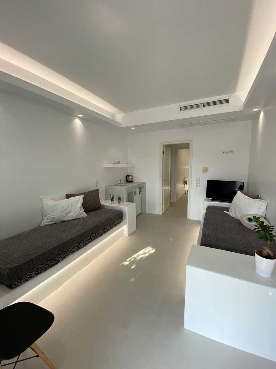 Family Room with Sea View (Pool Level)