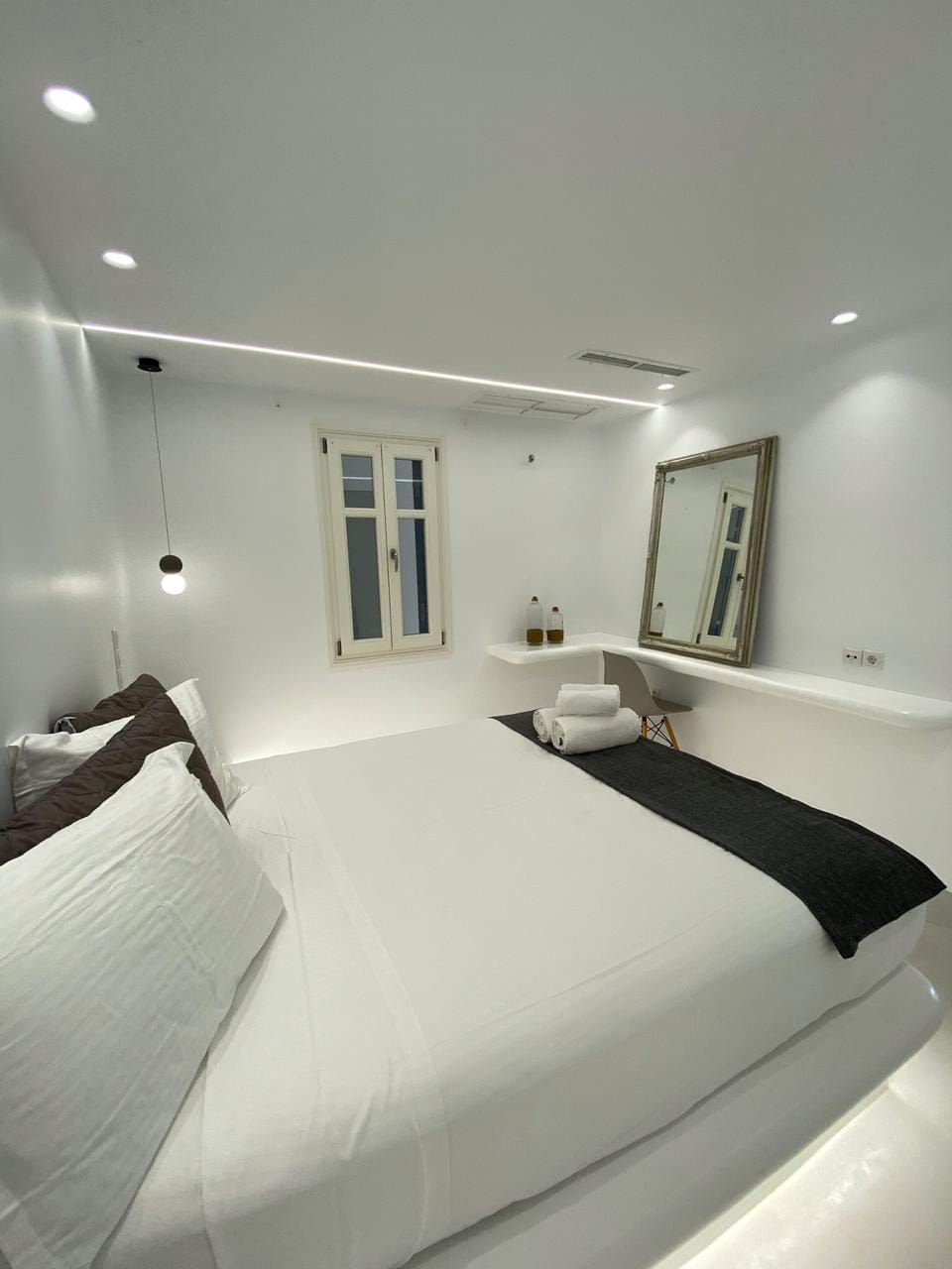 Family Room with Sea View (Pool Level)