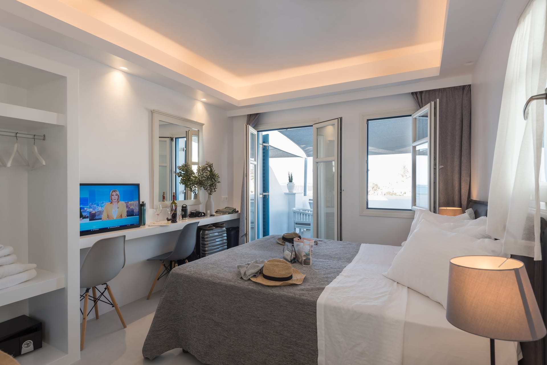 Two-Bedroom Suite with Sea View (Split-Level)