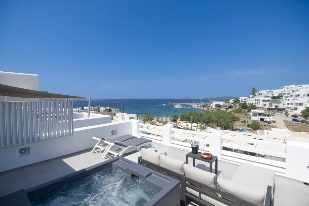 Deluxe Suite with Outdoor Hot Tub & Panoramic Sea View