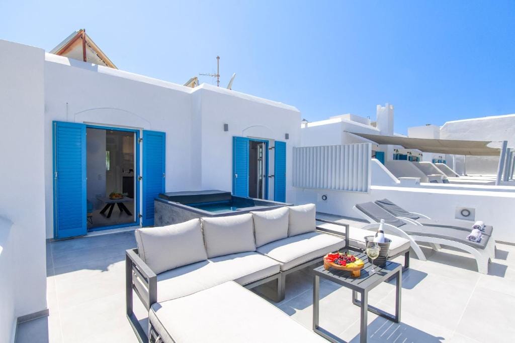 Deluxe Suite with Outdoor Hot Tub &amp; Panoramic Sea View