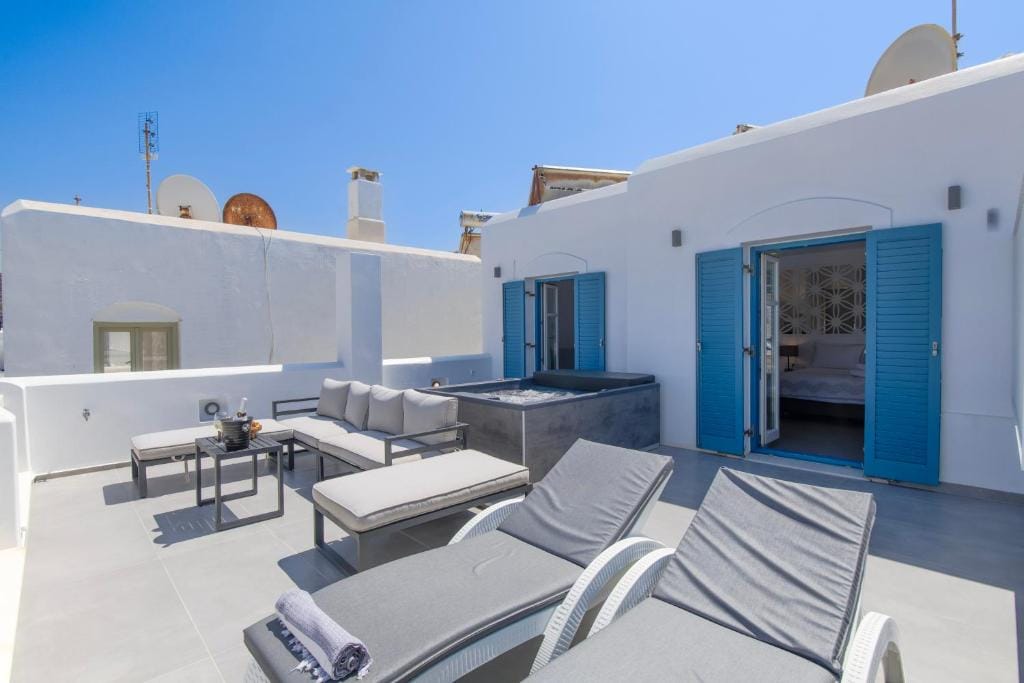 Deluxe Suite with Outdoor Hot Tub & Panoramic Sea View