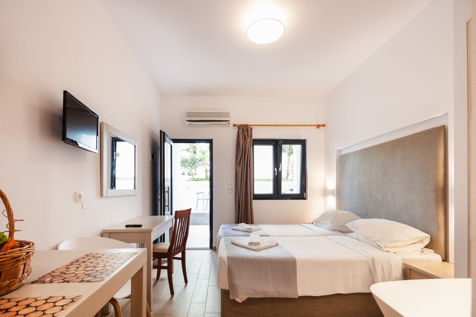 Economy Studio - Semi-Basement