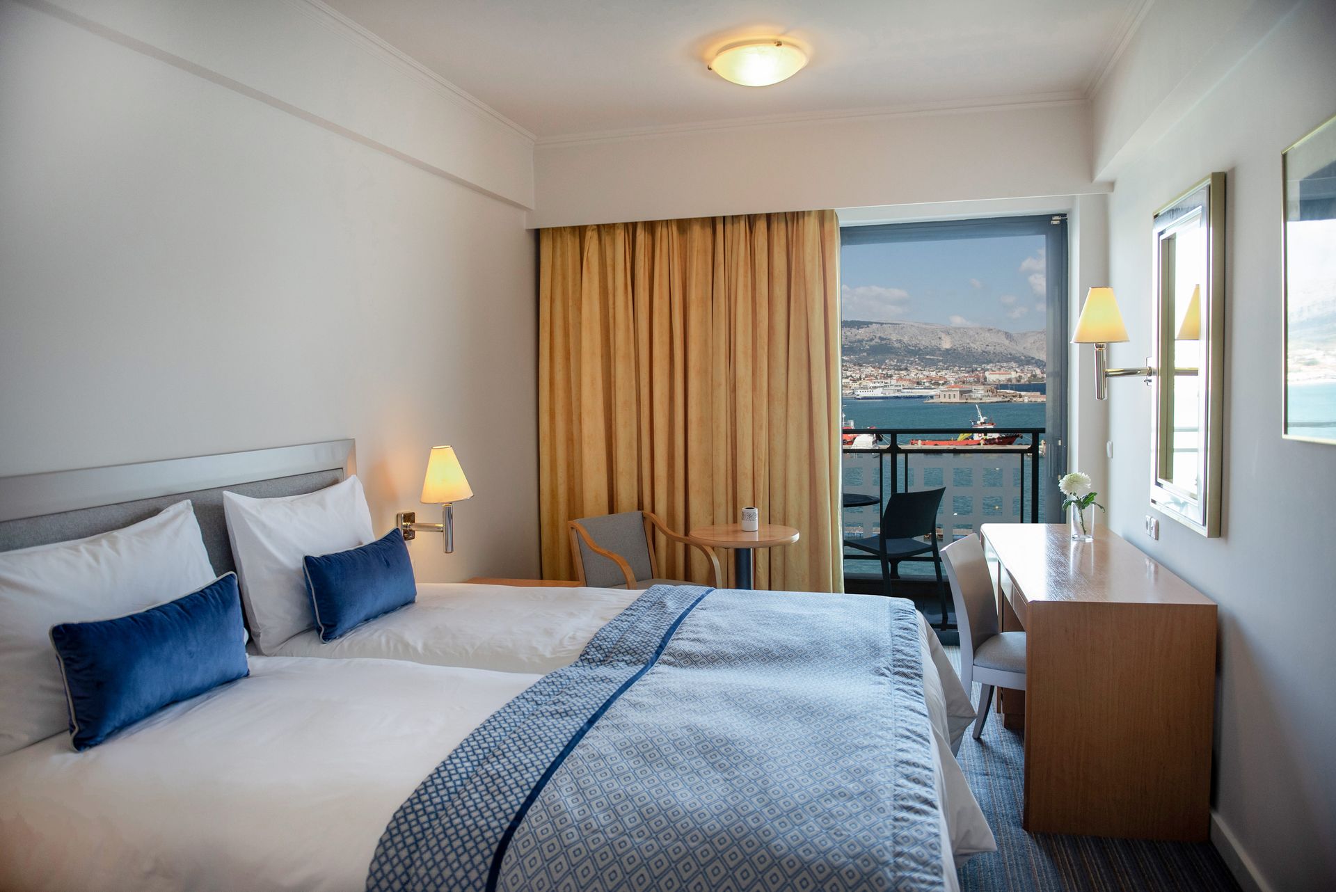 Superior room with port view