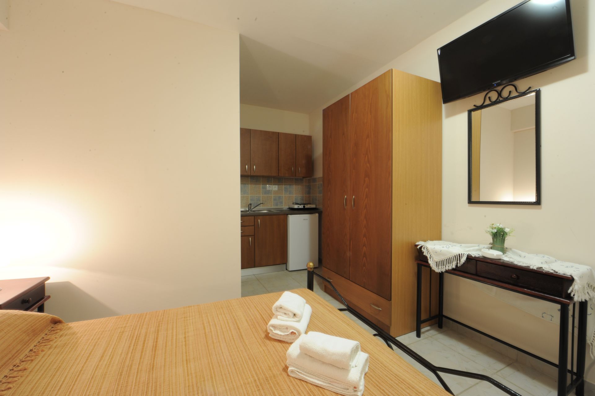 Double Room Economy