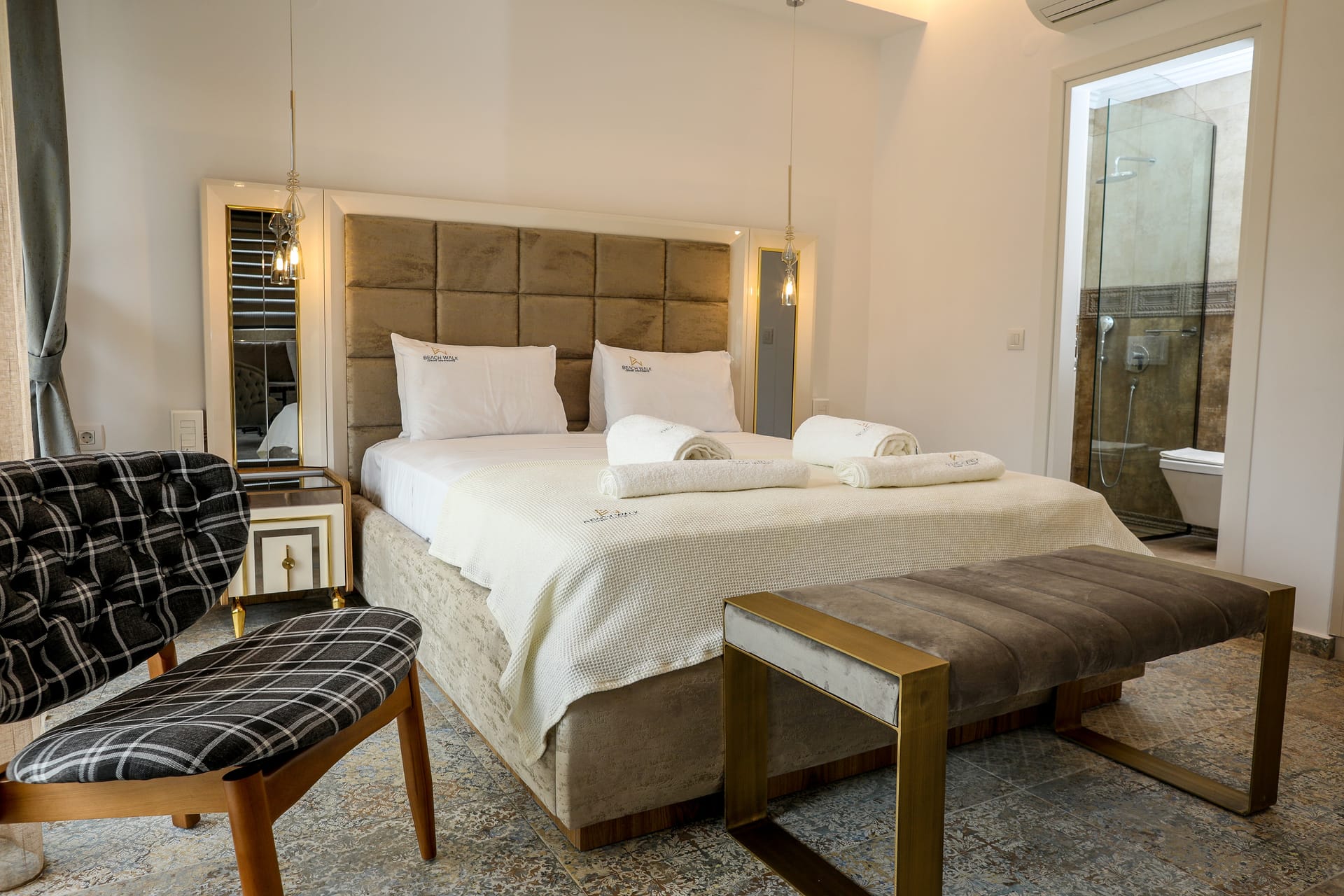 Junior Suite Pool View & Outdoor Jetted Tub